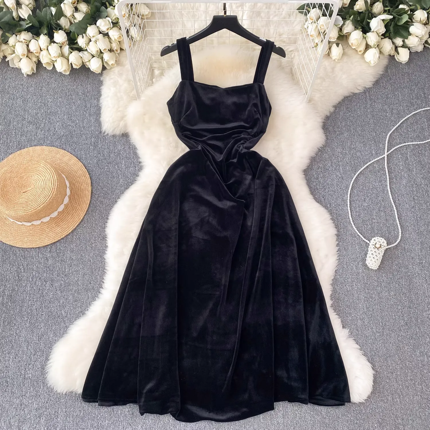 - Square collar mid-length A-line retro velvet dress GEU618